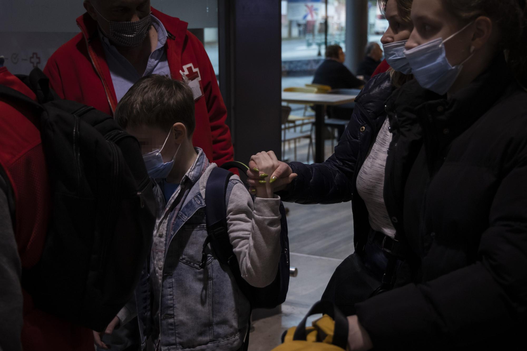 Llega a València un avión con 14 menores ucranianos con discapacidad