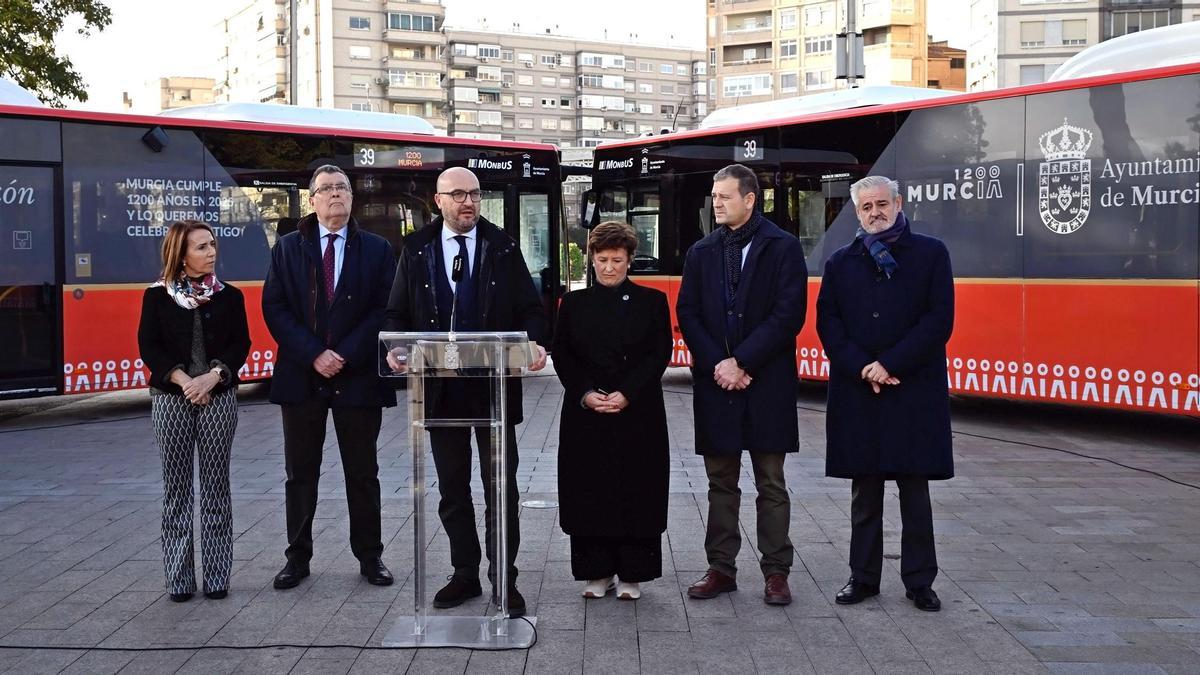 Presentación de los nuevos autobuses que reforzarán la línea 39.