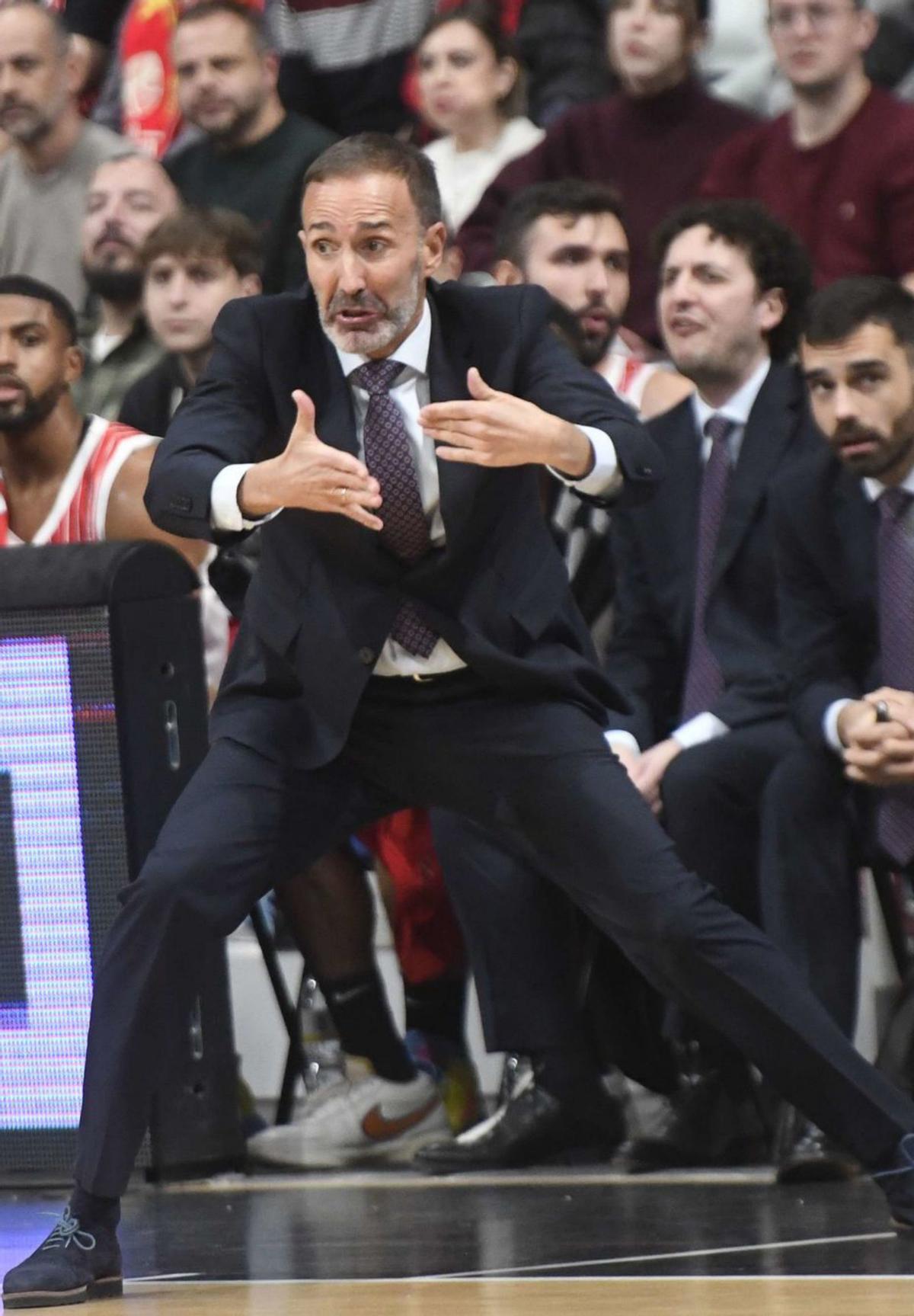 Sito Alonso, en el banquillo. | ISRAEL SÁNCHEZ