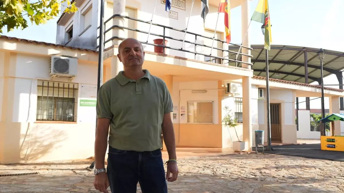 "Una desgracia grande para todos": el alcalde de La Codosera, tras la muerte de una vecina atropellada por su pareja