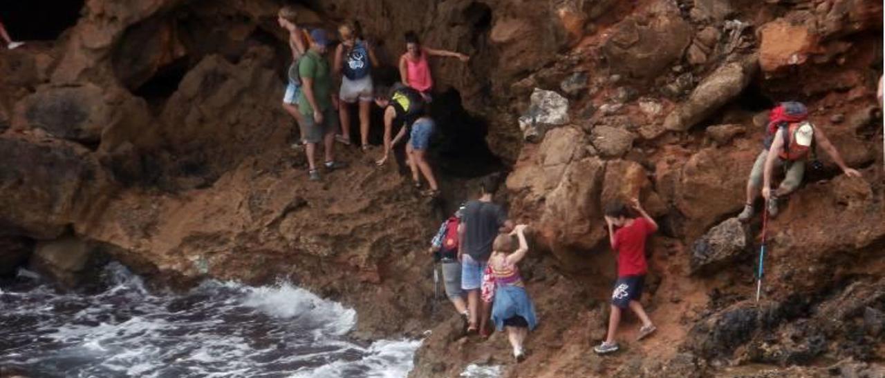 La senda de la Cova Tallada sigue los pasos de la del Penyal