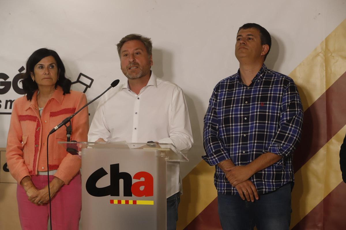 El candidato de CHA, JOsé Luis Soro, durante su comparecencia ante los medios para valorar los resultados electorales.