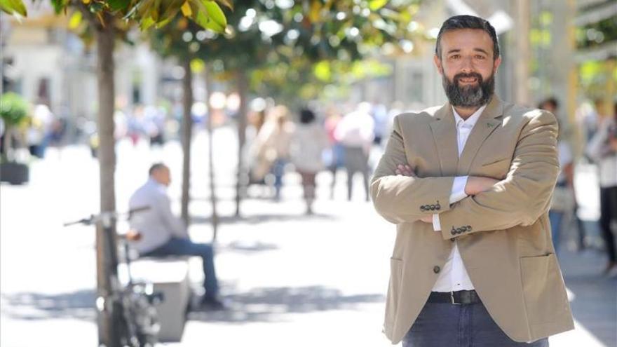 Vox afirma que construirá doce piscinas en los barrios más poblados de Córdoba