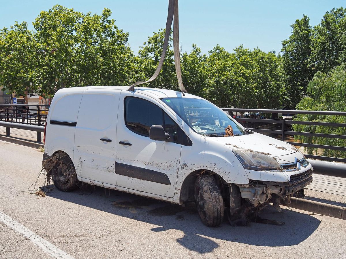 Estat en que va quedar un dels vehicles recuperats de dins del riu