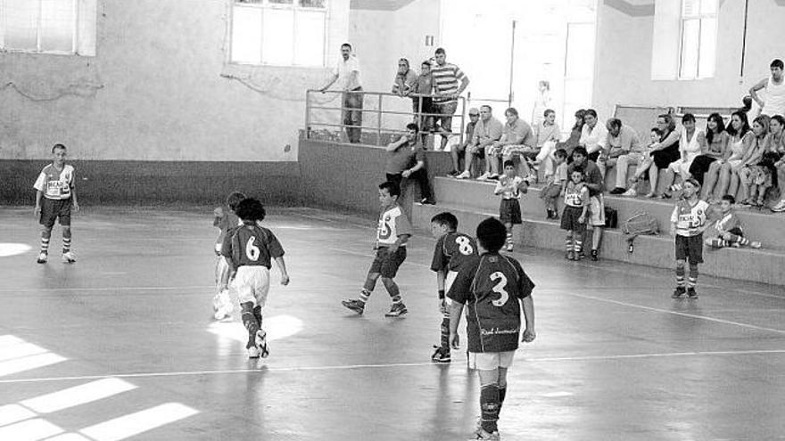 Partido del torneo infantil de fútbol en las fiestas deTrubia.