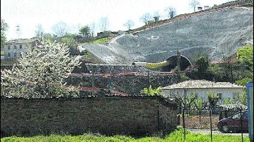 Boca del túnel de la variante de Pajares que se está construyendo en las proximidades del casco urbano de Pola de Lena.