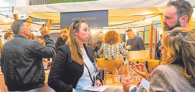 FOTOS | Más de 40 expositores de bebidas alcohólicas se reúnen en Palma en el Wine Lovers Day