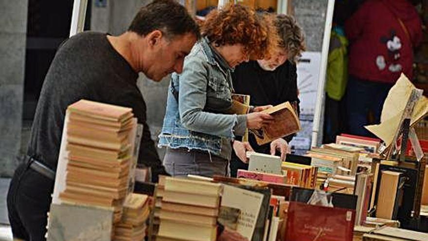 La plaça de Sant Pere de Berga s&#039;estrena com a escenari de la Fira del llibre antic de col·lecció