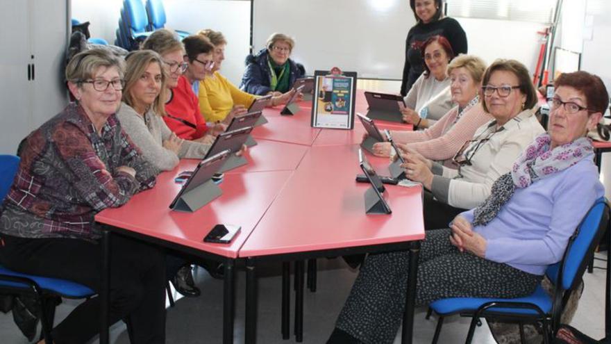 El programa ‘Conectados a la vida’ acerca el uso de tabletas