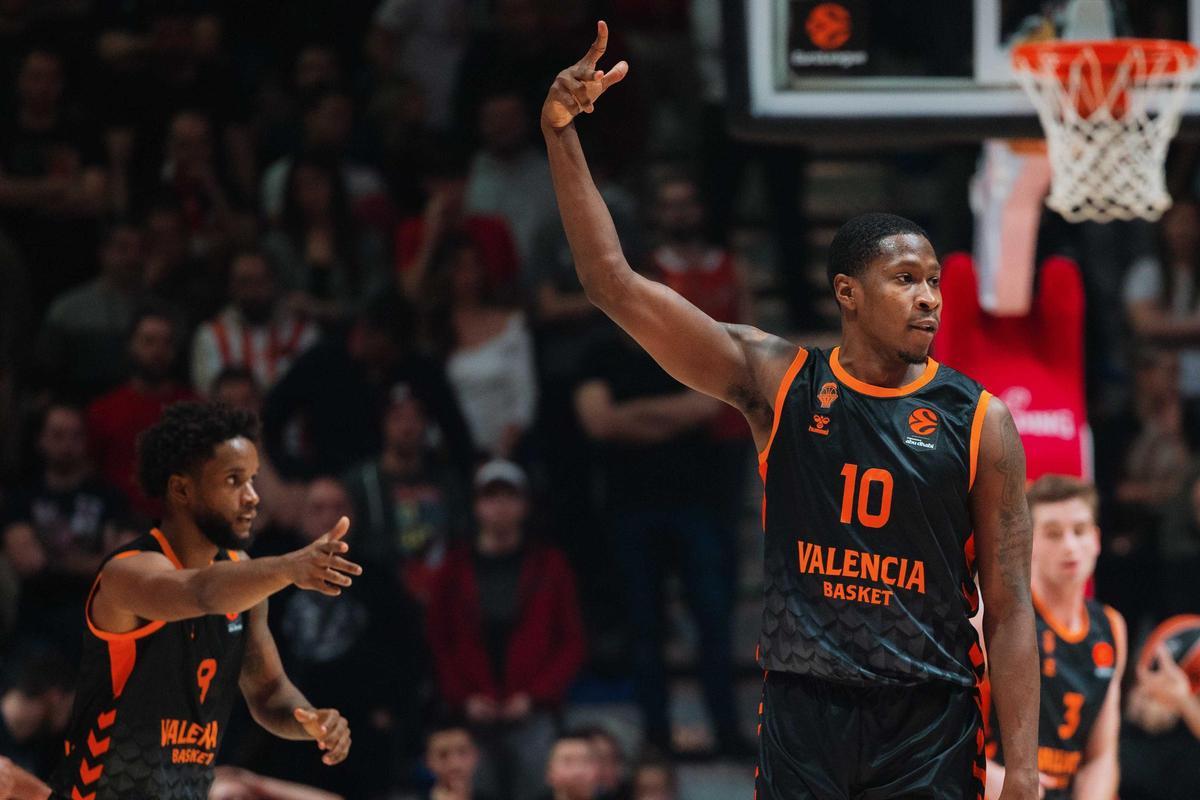 Omari Moore, con 15 puntos y 4 asistencias en apenas 15 minutos en pista.