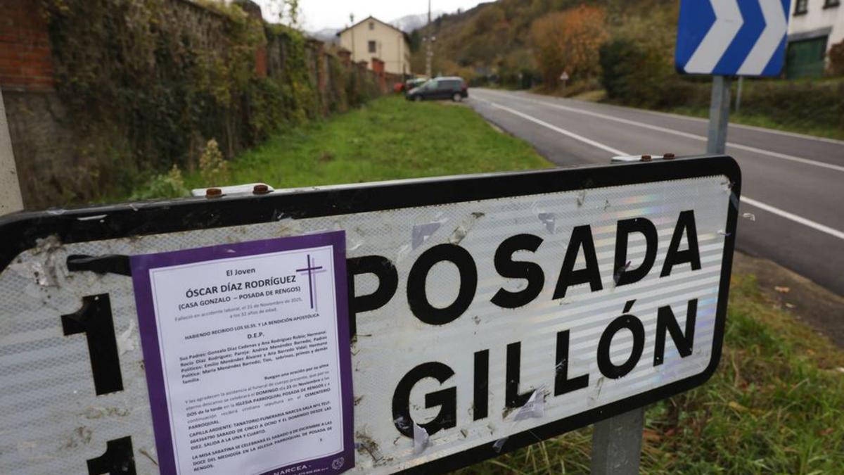 Esquela de Óscar Díaz en una señal de tráfico.