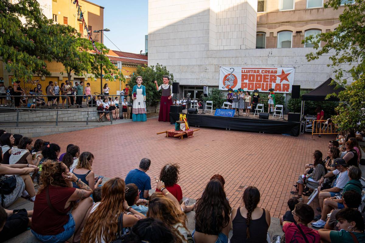 La 35a edició de la Festa Major Alternativa de Manresa arrenca amb l'estrena de la geganta Sibil·la