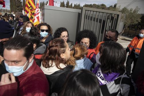 Protesta davant la fàbrica de Louis Vuitton a Campllong - Diari de Girona