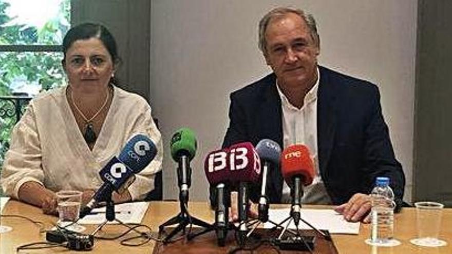 Martín Aleñar y Carmen López, en la rueda de prensa del Icaib celebrada ayer.