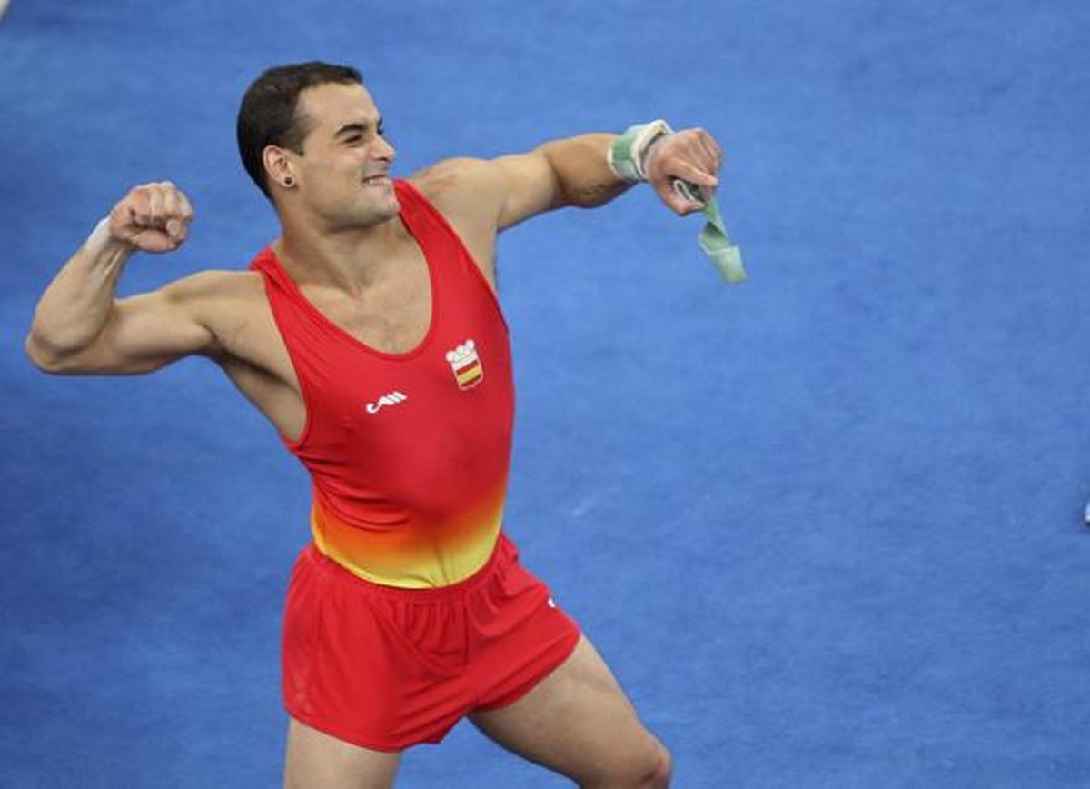 El gimnasta català Gervasio Deferr, després de guanyar la medalla de plata a la final del concurs de terra dels Jocs Olímpics de Pequín del 2008. Deferr va sumar aquesta medalla a les dues d’or que havia guanyat a Sydney (2000) i Atenes (2004).