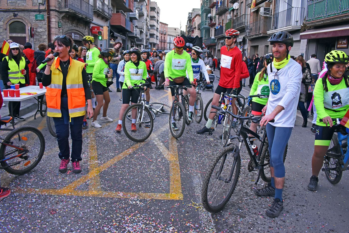 El Carnestoltes omple el centre de Súria de disfresses i diversió