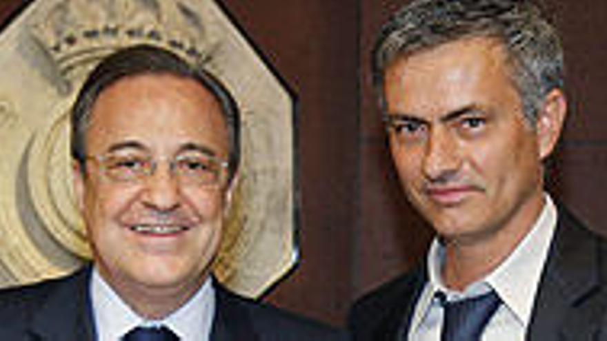 José Mourinho, junto al presidente de Real Madrid, Florentino Pérez
