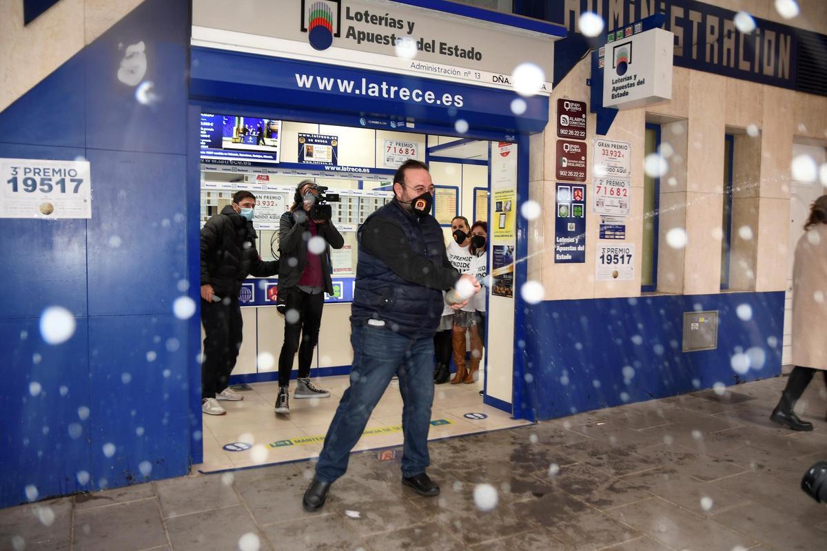 19517 premio de la Lotería de Navidad, imágenes de los premiados