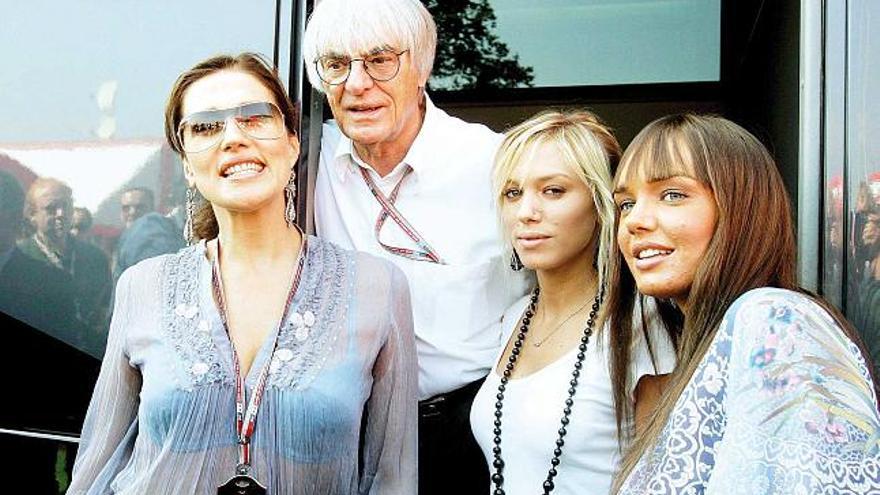 Bernie Ecclestone, con su mujer, Slavica, y sus hijas, Tamara y Petra, en Monza
