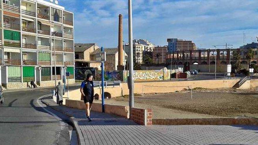 Vinaròs mejora la seguridad del puente de la playa del Clot ampliando las aceras