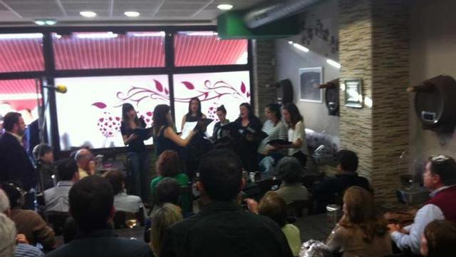 El ochote «Llagar de Pola», en la actuación de ayer. | b. f.