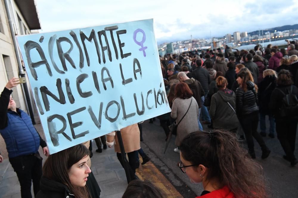 33.000 mujeres y hombres secundan las manifestaciones feministas en A Coruña