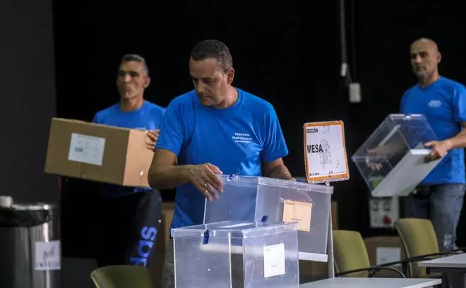 Reparto de las últimas urnas para las elecciones generales del 23J en Canarias