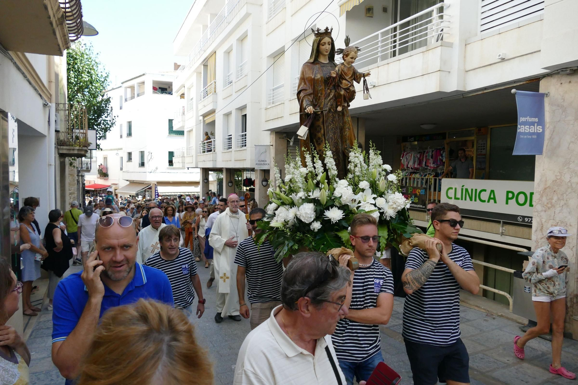 L'Escala commemora la Festa del Carme amb un sentit homenatge a les persones grans i a les seves arrels marineres
