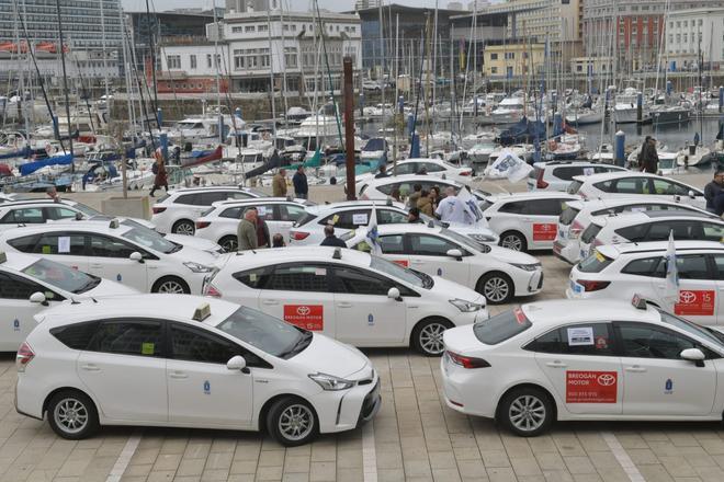 Multitudinaria protesta de taxistas de A Coruña contra los VTC