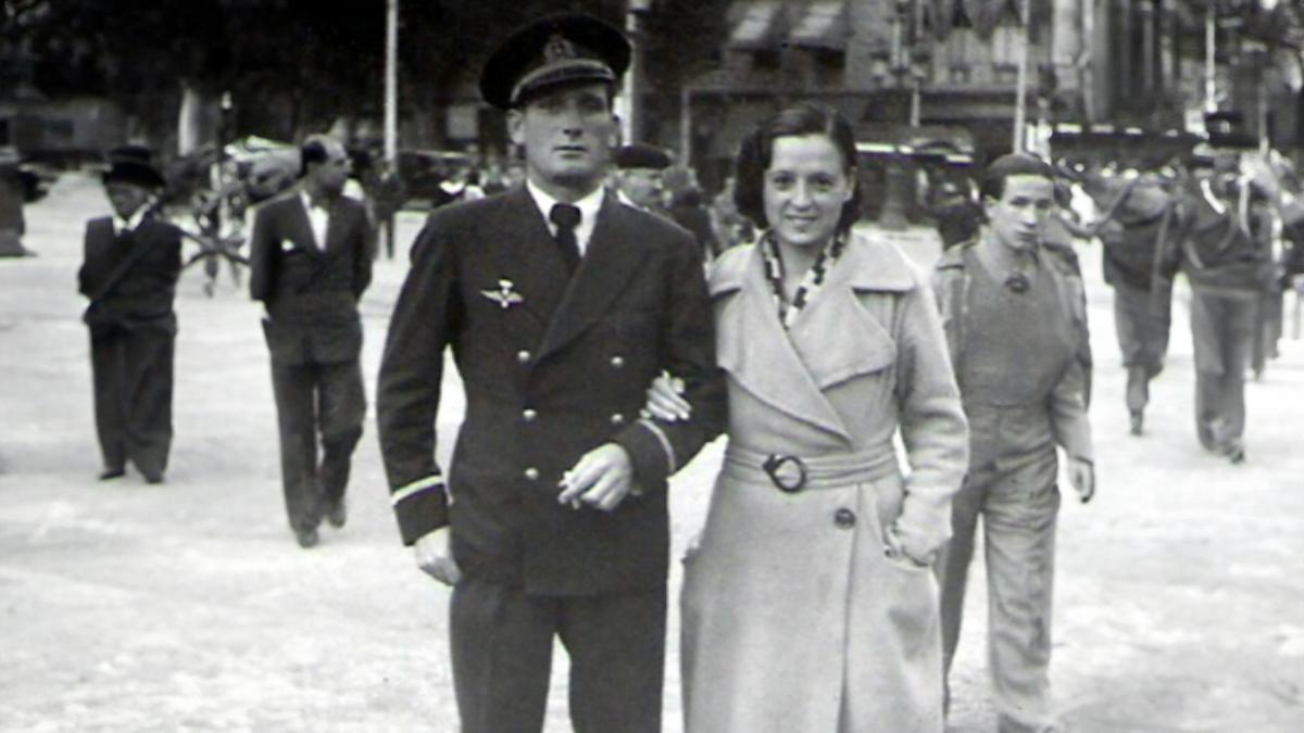 AgustínLizano con su mujer, Carmen Soriano.