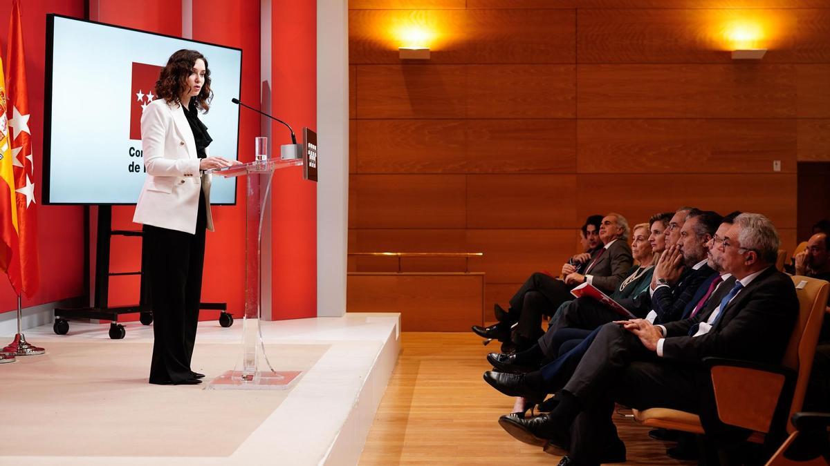 Isabel Díaz Ayuso hace balance de 2022 con todos sus consejeros presentes.