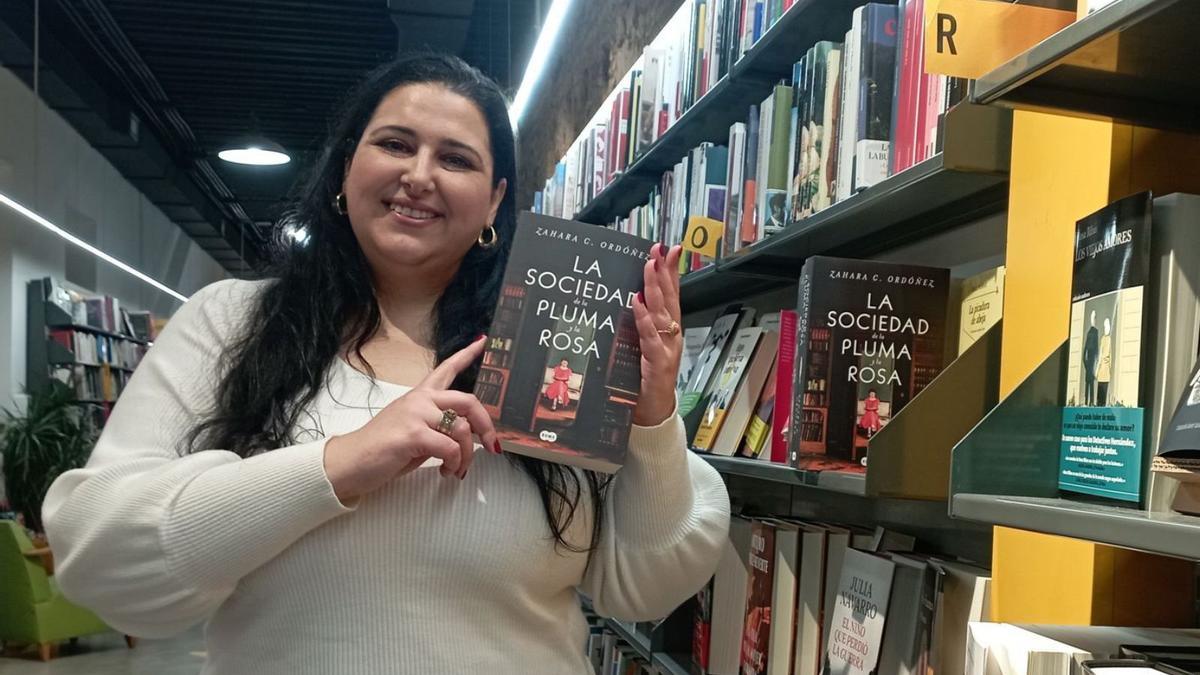 Zahara C. Ordóñez, con su última novela, esta semana en la Librería Luces.