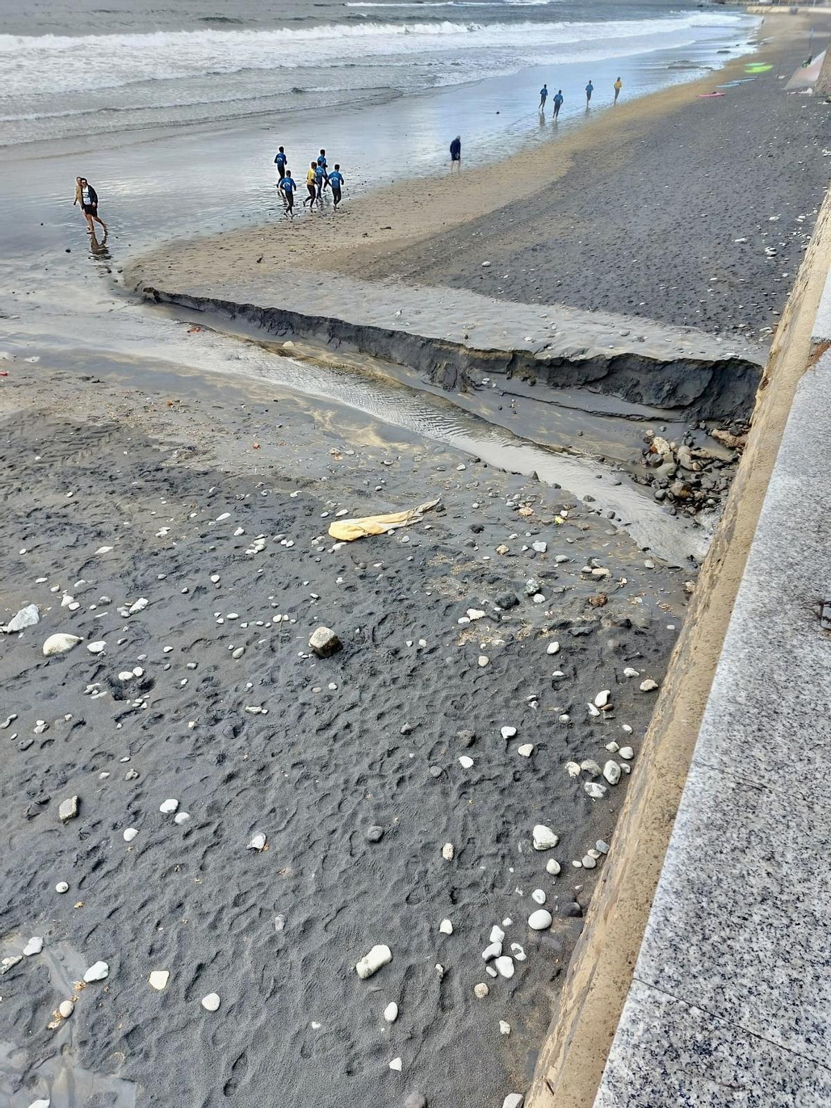 Imagen de la desembocadura del barranco de La Ballena en la playa de Las Canteras, en Las Palmas de Gran Canaria.