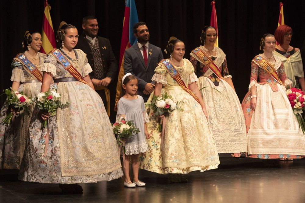 Las próximas Falleras  Mayores de Sagunt Claudia y Maite, en su acto de nominación.