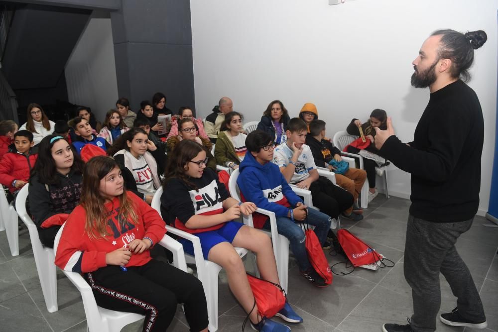 Cerca de medio centenar de alumnos fueron invitados a disfrutar de la experiencia blanquiazul y a conocer las entrañas del deportivismo.