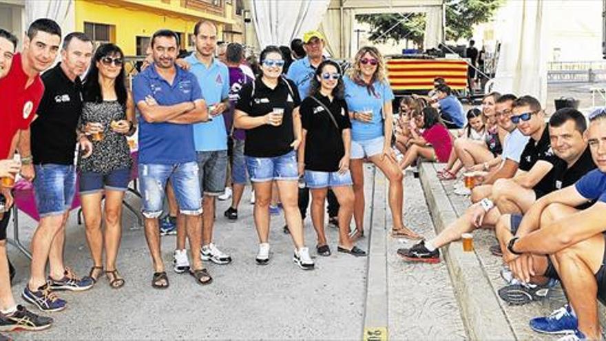 Almuerzo popular y toros arrancan las celebraciones en Vall d’Alba