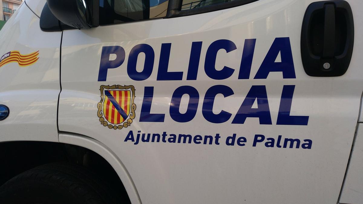 Un coche de la Policía Local de Palma.