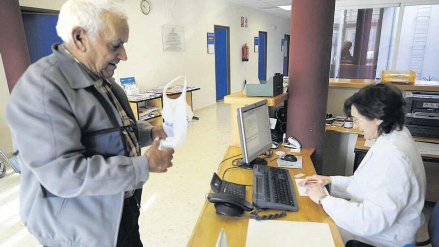 La falta de médicos provoca que en el interior se den citas a 12 días vista