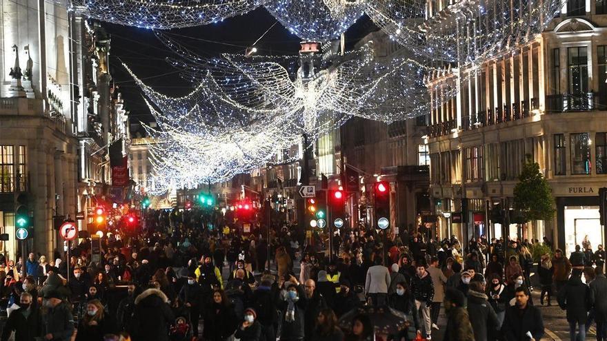 Éxodo en Londres tras el anuncio del confinamiento total