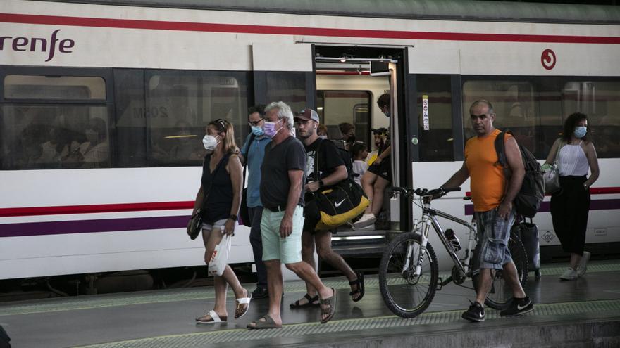 Los usuarios de Cercanías de València y Castelló cayeron a la mitad en 2020 debido a las restricciones de la pandemia