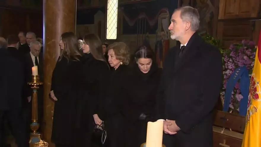 La Reina Sofía da el último adiós a su hermana, Irene de Grecia, acompaña por la Familia Real