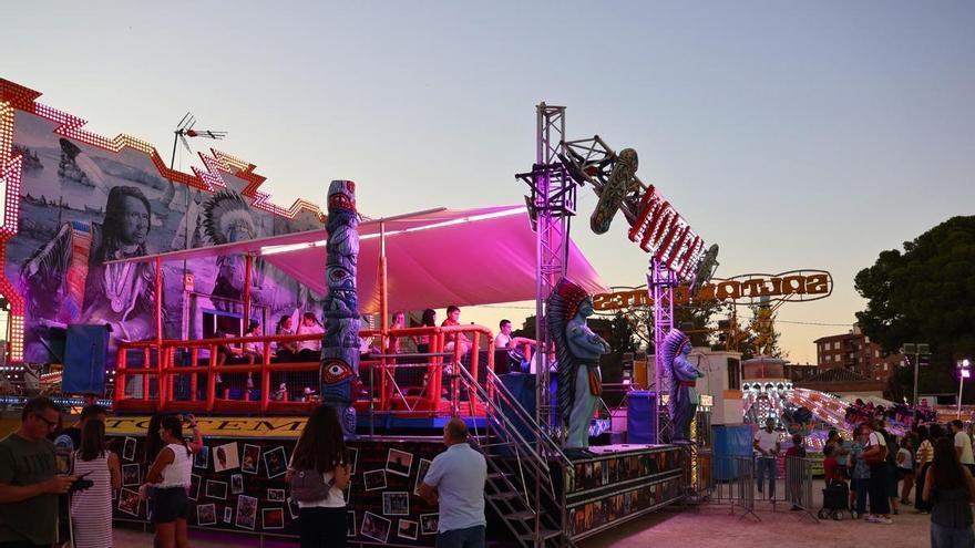 Un conductor de ambulancia, sancionado por visitar casetas de la feria de Yecla en horario de servicio