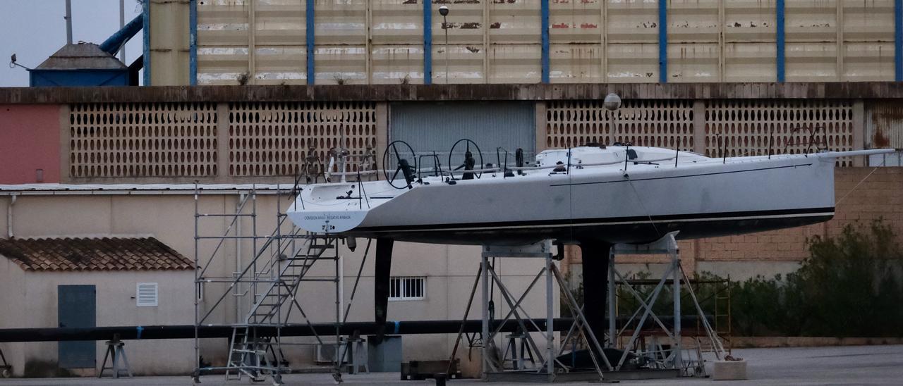 El Aifos botado en 2005 en la Estación Naval Militar de Portopí, donde la Armada lo ha trasladado procedente de Cádiz
