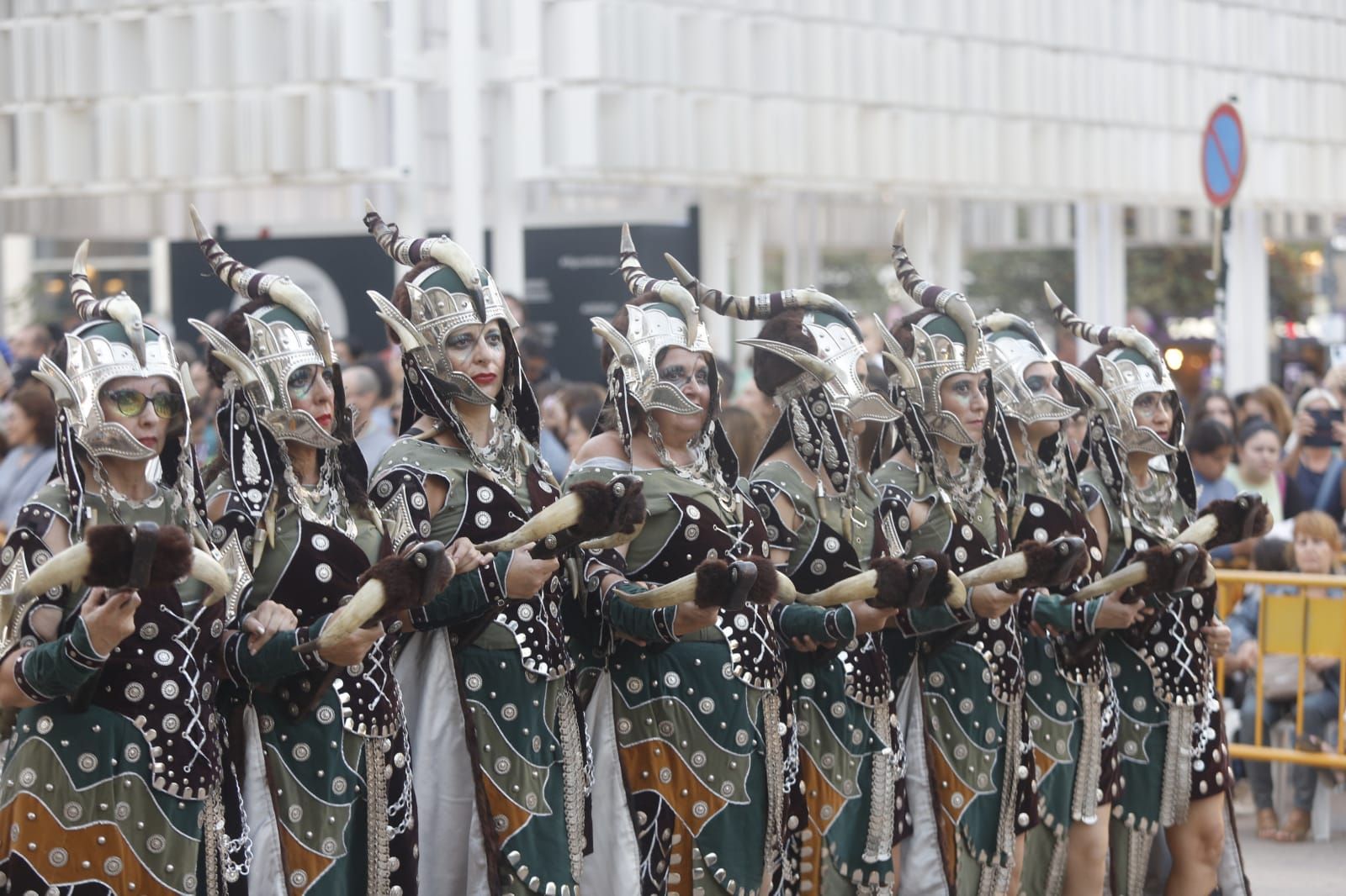 9 d'Octubre: Desfile de moros y cristianos