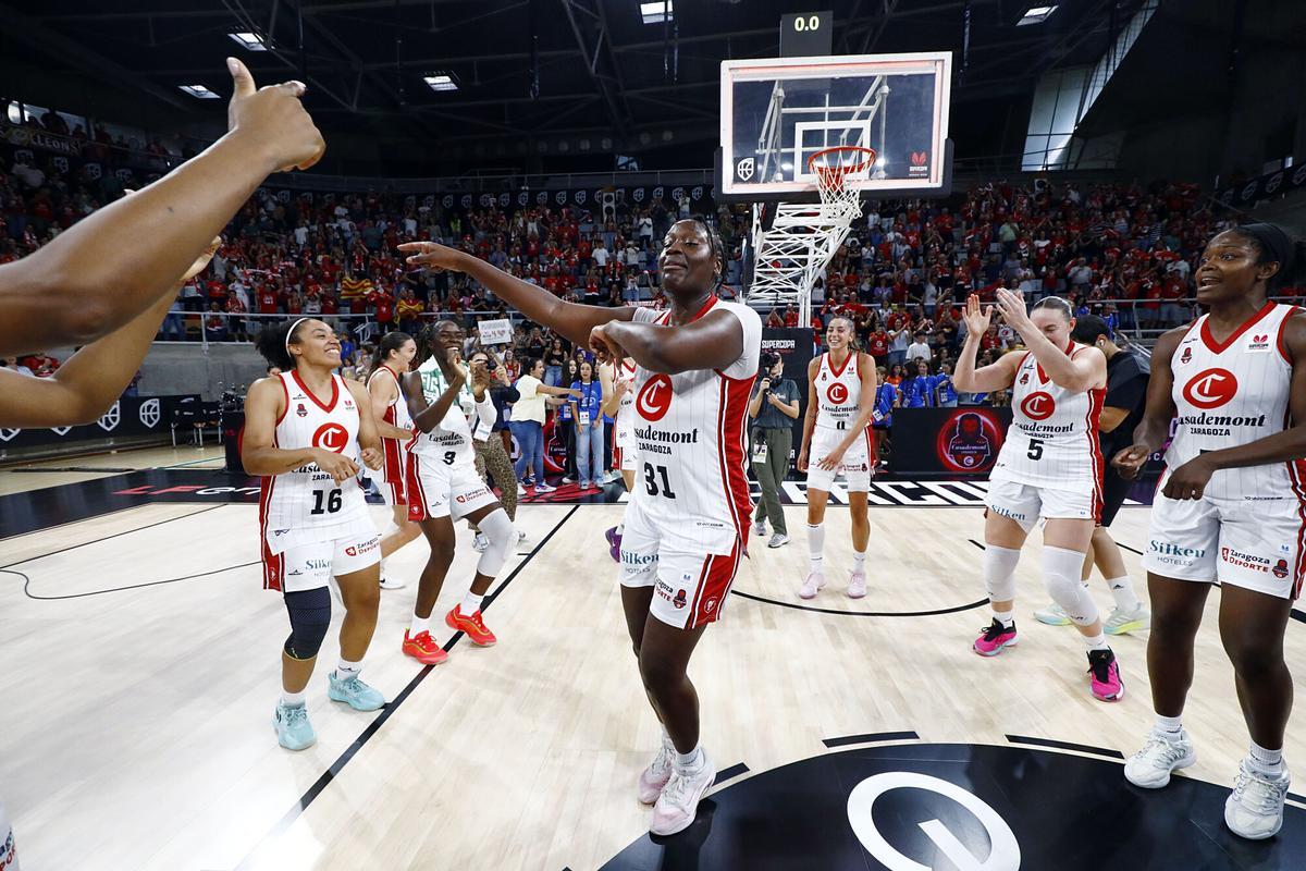 SUPERCOPA DE ESPAÑA DE BALONCESTO LIGA FEMENINA, BALONCESTO FEMENINO, EN EL PALACIO DE LOS DEPORTES DE HUESCA, CASADEMONT ZARAGOZA - VALENCIA BASKET.