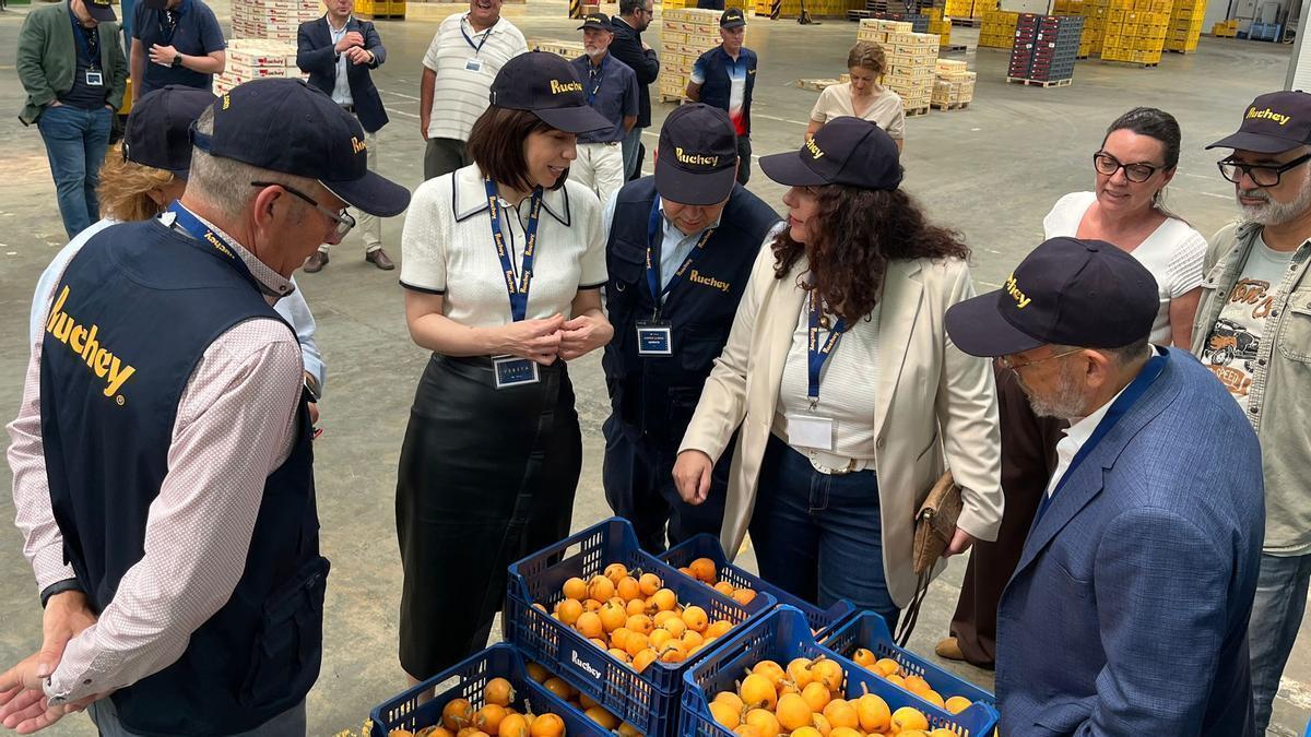 La ministra Diana Morant visitando la cooperativa de Callosa d'En Sarrià.