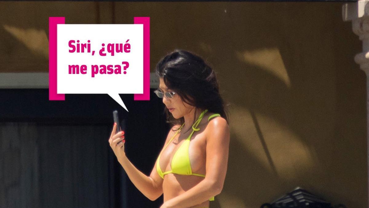 Kourtney, en una mano el móvil y en la otra...