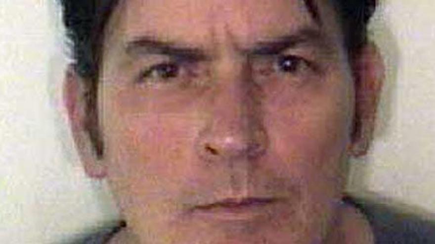 Charlie Sheen, detenido por agresión