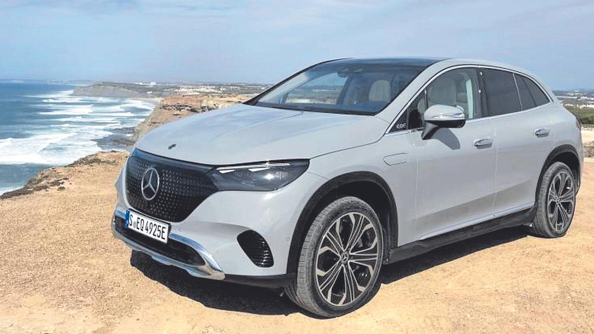 El EQE SUV es la variante de guiños crossovers que deriva de la berlina con el mismo nombre.