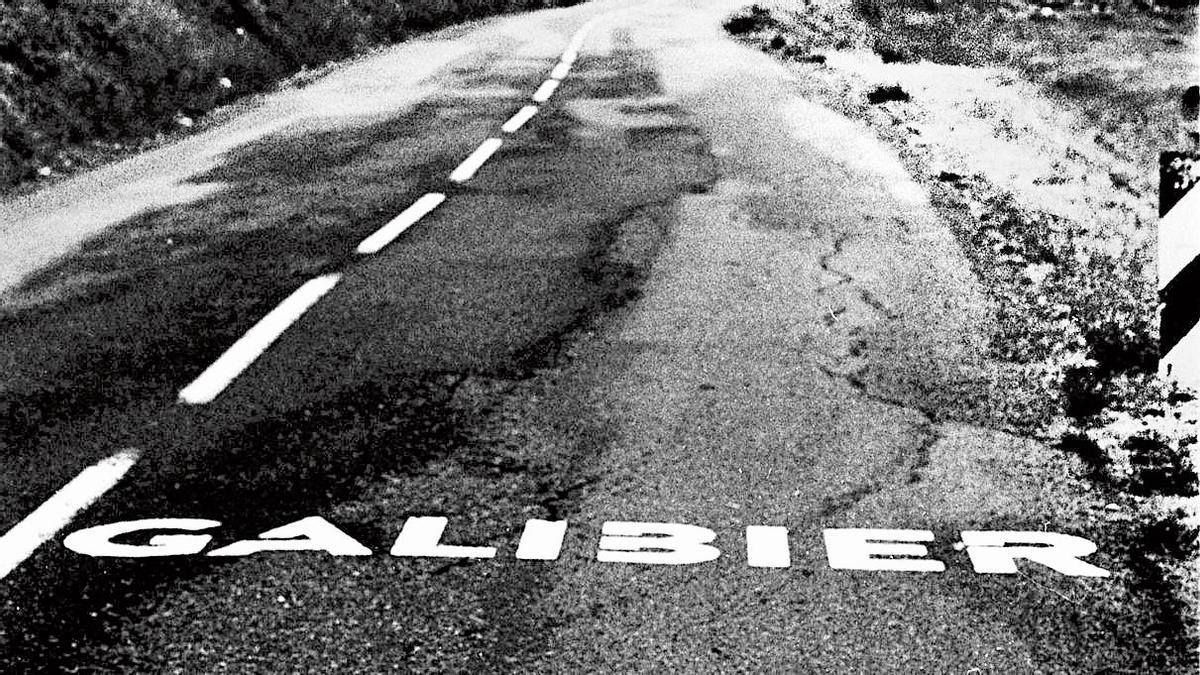 Col du Galibier. Desde Valloire quedan 18 kilómetros hasta la cima del Galibier, situada a 2.642 metros de altitud.